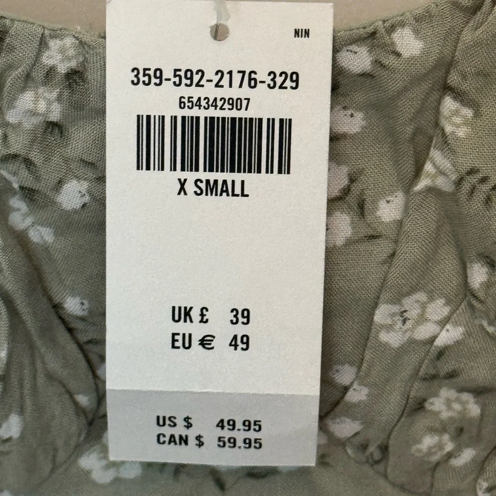 NWT-Hollister Green Mini Sundress With Embellished Flowers, Womens (XS) Clothing - Picture 4 of 13